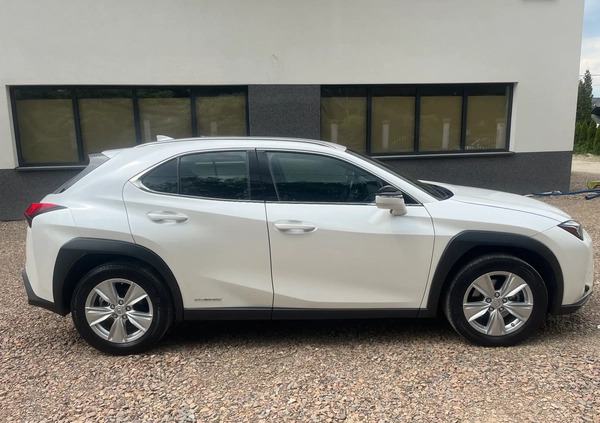 Lexus UX cena 105000 przebieg: 79000, rok produkcji 2021 z Błażowa małe 529